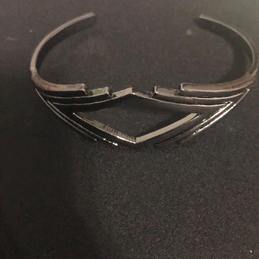 Bracelets - Picture 4 of 7